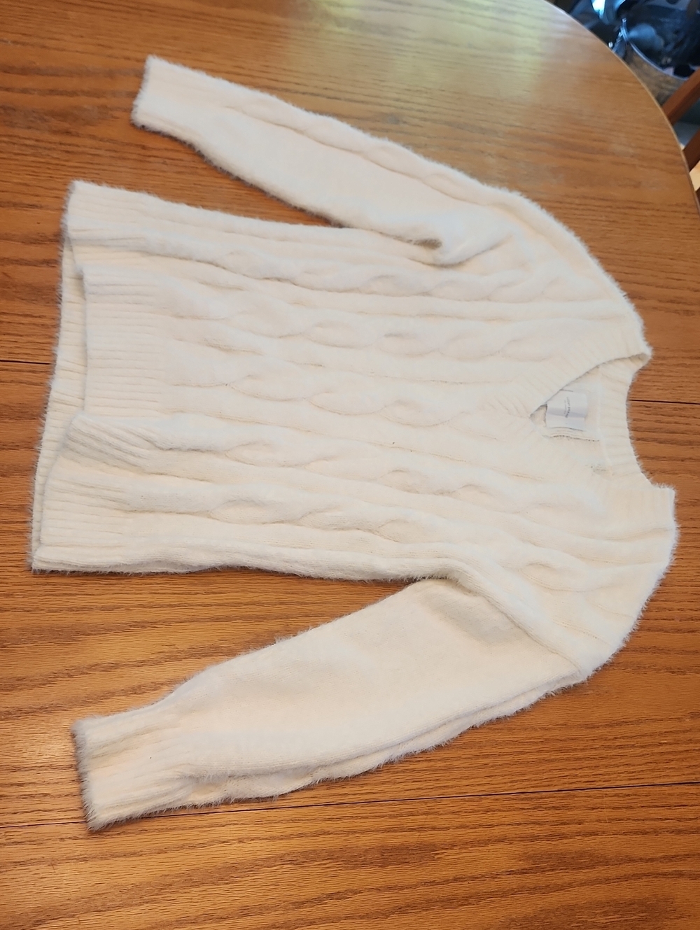 Lucky Brand Cream Cable-Knit V-Neck Sweater - Picture 14 of 16